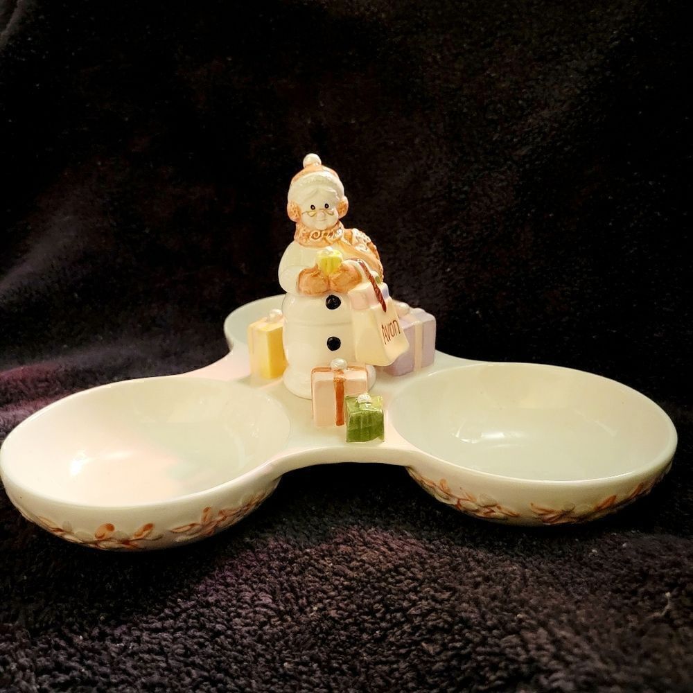 Avon snow lady 2003 server tray. ^